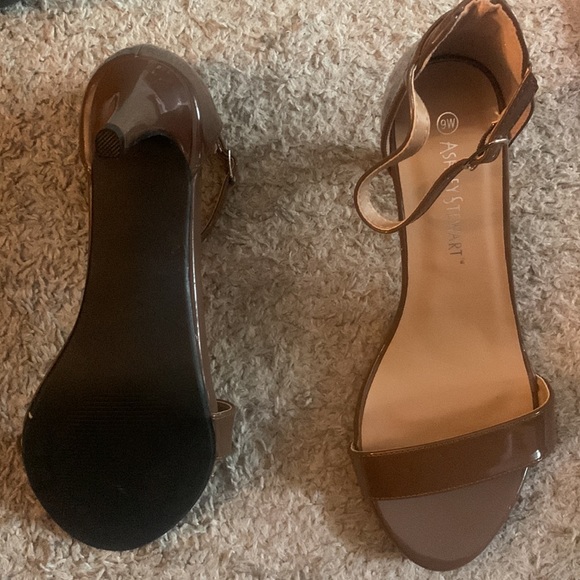 Brown Nude ankle strap heel - Picture 2 of 3